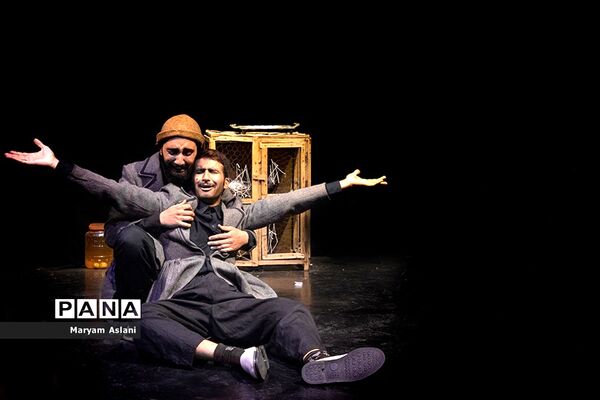 اجرای تئاتر«اگر شبی از شب‌های طهران مسافری»