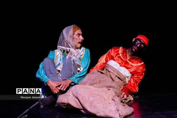 اجرای تئاتر«اگر شبی از شب‌های طهران مسافری»