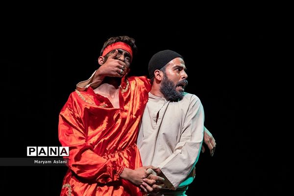 اجرای تئاتر«اگر شبی از شب‌های طهران مسافری»