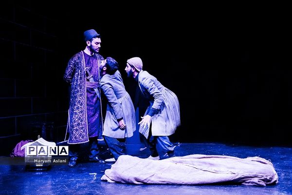 اجرای تئاتر«اگر شبی از شب‌های طهران مسافری»