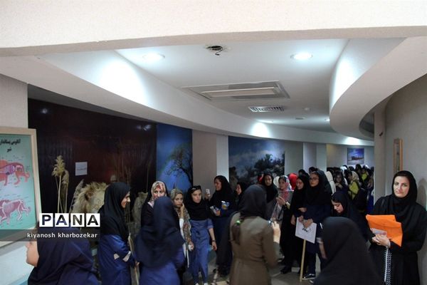 بازدید دانش آموزان همیار مشاور دختر از موزه تاریخ طبیعی ارومیه