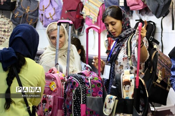 نمایشگاه لوازم التحریر و پوشاک در مصلی امام خمینی (ره)