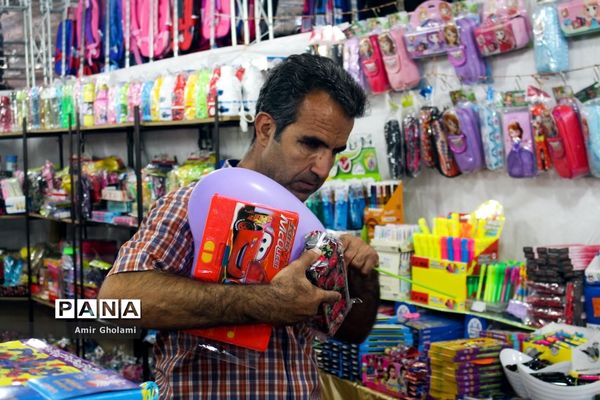 نمایشگاه لوازم التحریر و پوشاک در مصلی امام خمینی (ره)