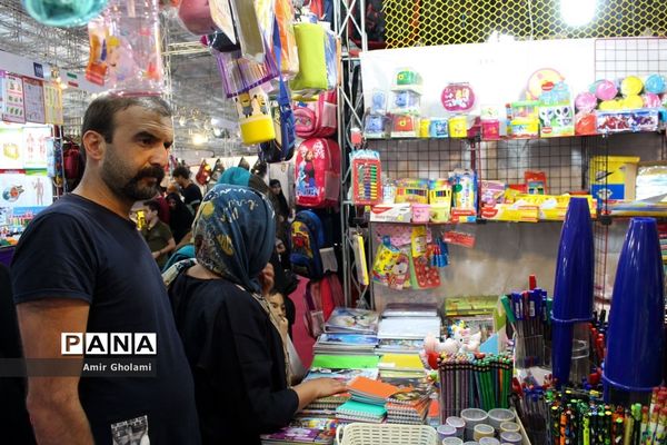 نمایشگاه لوازم التحریر و پوشاک در مصلی امام خمینی (ره)