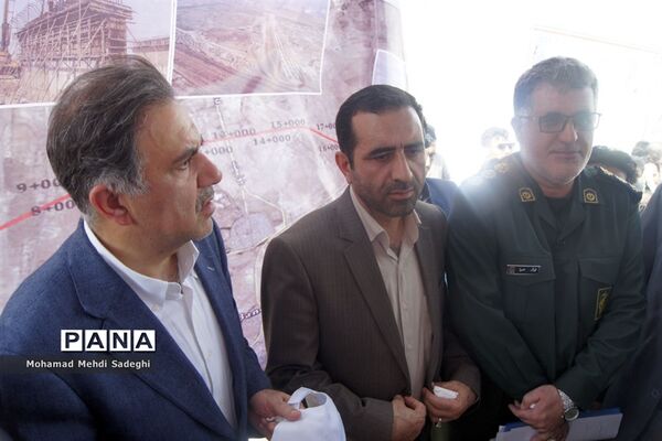 بازدید وزیر راه مسکن و شهرسازی از جاده ماهشهر- هندیجان