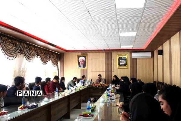 نشست صمیمی خبرنگاران پانا با اسد فلاح عضو انجمن صنفی روزنامه نگاران ایران