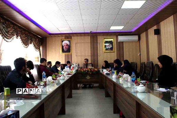 نشست صمیمی خبرنگاران پانا با اسد فلاح عضو انجمن صنفی روزنامه نگاران ایران