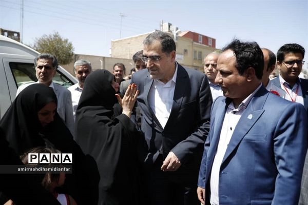 دیدار مردم سرایان با وزیر بهداشت