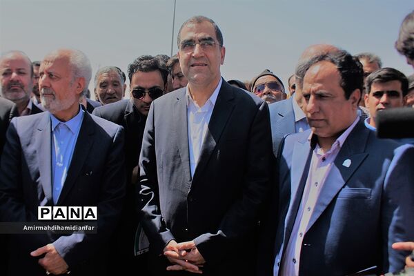 دیدار مردم سرایان با وزیر بهداشت