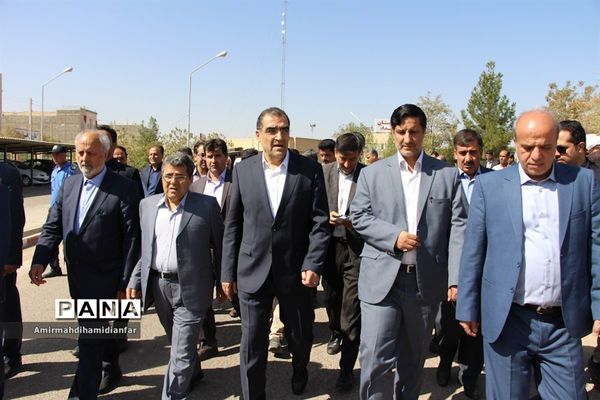 دیدار مردم سرایان با وزیر بهداشت