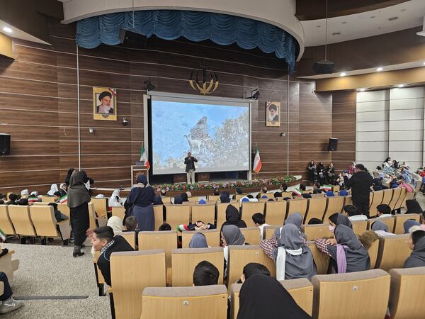 همایش بزرگ همیاران طبیعت و آموزش همگانی حفاظت از محیط زیست در منطقه پردیس 