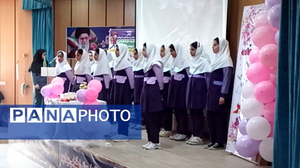 تقدیر از دانش‌آموزان مستعد در آستانه روز دختر