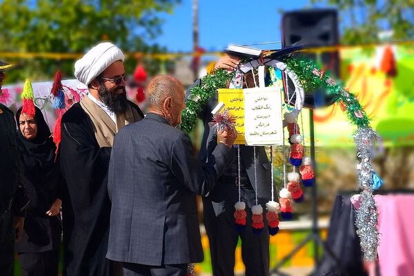 طنین زنگ انقلاب در مدرسه فرزانگان شهرستان باشت