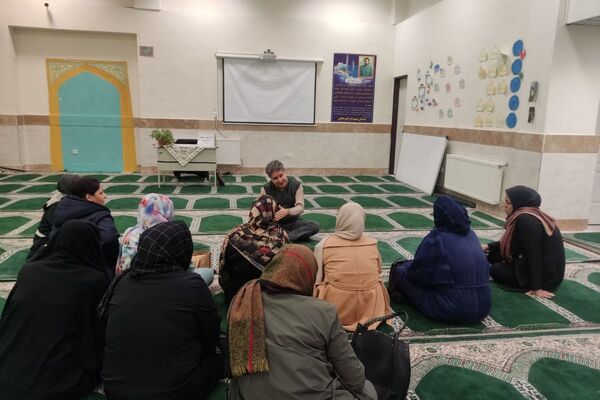 جلسه‌ آموزش خانواده در رباط‌کریم