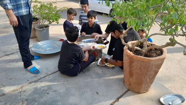 خودکفایی در آشپزی؛ دانش‌آموزان جوجه را از زغال تا سفره رساندند