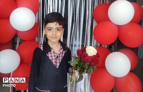 جشن شکوفه‌ها در مدرسه سلمانزاده ناحیه 3 کرج 