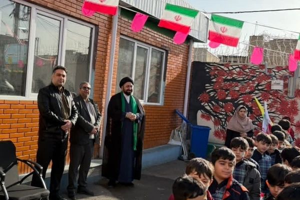 جشن انقلاب در ناحیه دو شهرری با حضور معاون پرورشی و فرهنگی شهرستانهای استان تهران 