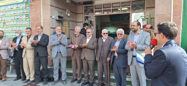 آیین نواختن زنگ سپاس معلم به مناسبت گرامیداشت مقام معلم در دبیرستان حکمت ناحیه 2 اراک