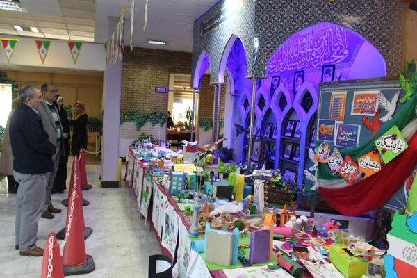 گرامیداشت فرهنگ ایثار با تقدیر از دانش‌آموزان فرزند شهید در منطقه ۵