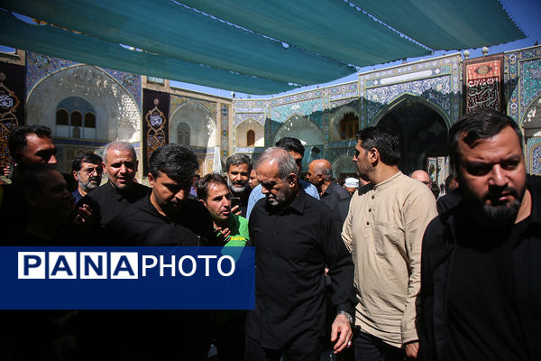 تشرف رئیس جمهور به زیارت حرم حضرت معصومه(س)