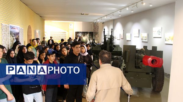 بازدید دانش‌آموزان زنجانی از سازمان هوا فضای سپاه 