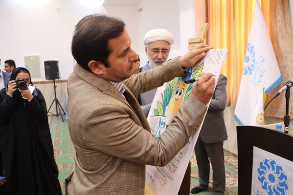 رونمایی از پوستر نخستین جشنواره داستان‌نویسی روستا در روستای گردکوه شهرستان مهریز 