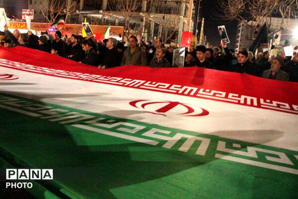 حضور جمعیت گسترده مردمی در یادبود شهادت امام خامنه‌ای