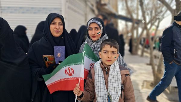 فامنین در جشن پیروزی؛ راهپیمایی پرشور ۲۲ بهمن به نمایش درآمد