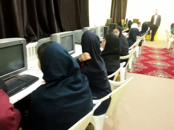 کلاس یادگیری کار با رایانه در کانون لقمان
