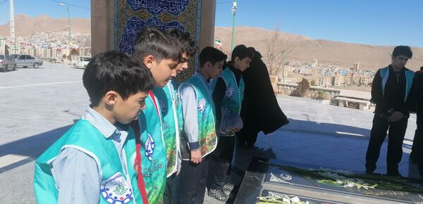 غبارروبی گلزار شهدا 