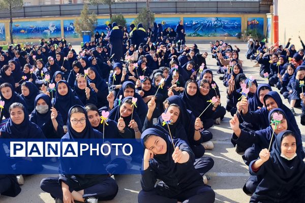 جشن ولادت حضرت زینب (س) و روز پرستار در دبیرستان مهر