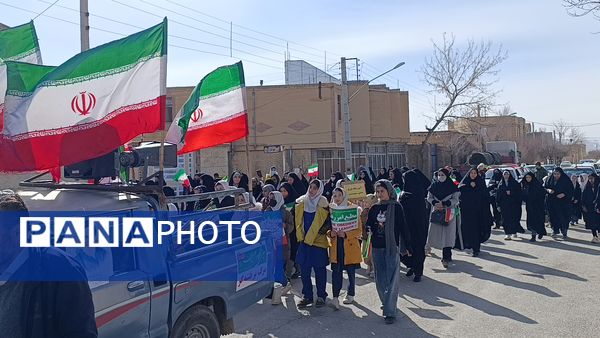 حضور گسترده مردم سفیددشت در راهپیمایی ۲۲ بهمن