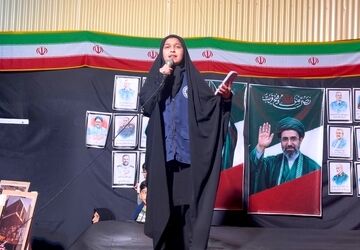 رجز خوانی دانش آموز پیشتاز و خبرنگار پانا در میدان شهید مطهری مشهد مقدس