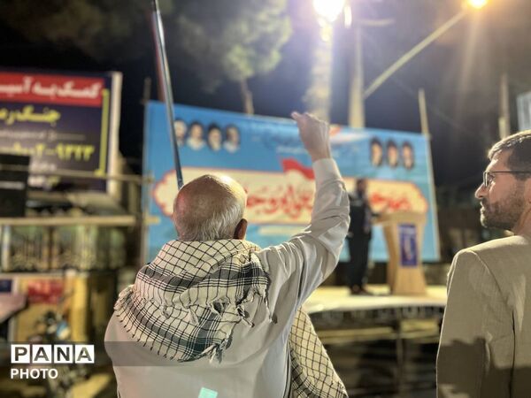 حضور حماسی مردم در تجمعات شبانه؛ فریاد همدلی و خون‌خواهی رهبر شهید