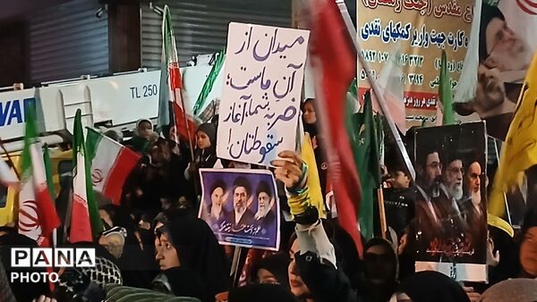 در سپیدای تاریکی ، مردم فریاد روشنی زدند