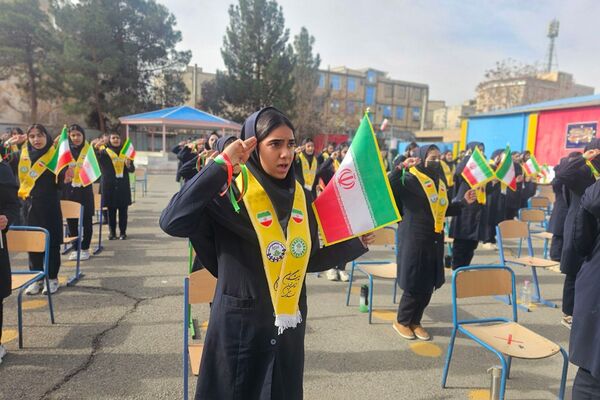  همایش «یاوران انقلاب» با محوریت نقش آفرینی دانش آموزان در گام دوم انقلاب