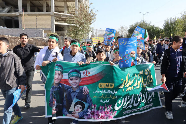 راهپیمایی روز دانش‌آموز در محمدشهر کرج 