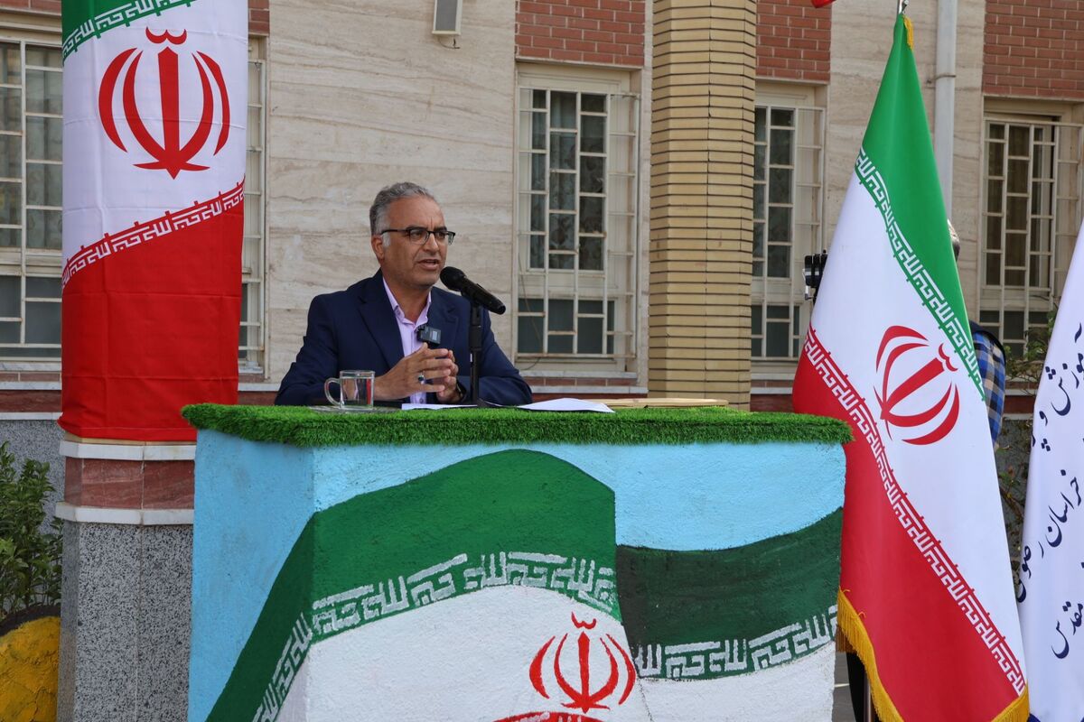 مدرسه سنگر امروز برای مبارزه با جهل و تهاجم فرهنگی است