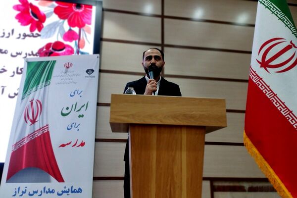 ترسیم نقشه راه مدیریت مدارس؛ برگزاری همایش مدارس تراز ویژه مدیران متوسطه اول در شهرستان قدس