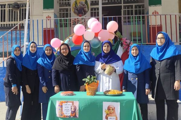 جشن سپیدپوشان مهربانی در مدرسه «بنت الهدی» شهرستان فیروزکوه 