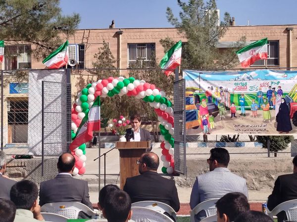 افتتاح چمن مصنوعی دبیرستان نمونه دولتی دانش کاشمر 