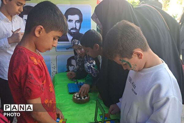 برپایی موکب «غرفه ولایت» توسط دانش‌آموزان انجمن‌های اسلامی فیروزکوه