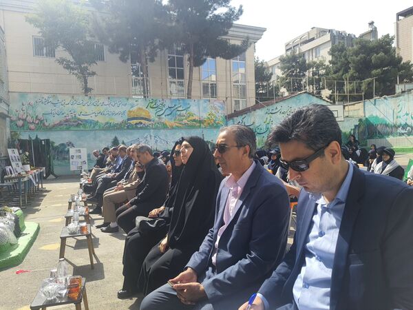 مراسم باشکوه زنگ ایثار و مقاومت در مدرسه شاهد تکتم ناحیه ۳