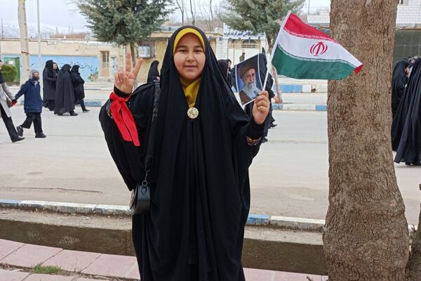 دانش‌آموزان دالاهو در راهپیمایی ۲۲ بهمن غوغا کردند