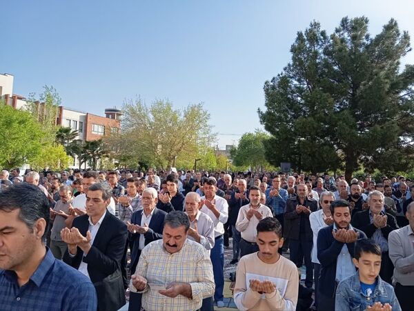 برپایی نماز عید سعید فطر در پارک شهدای کوچه بیوک