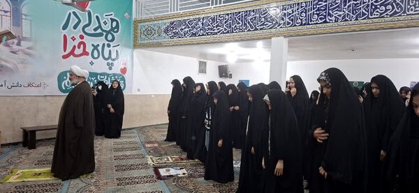 برگزاری مراسم اعتکاف در دبیرستان شهید جهانی ابرکوه