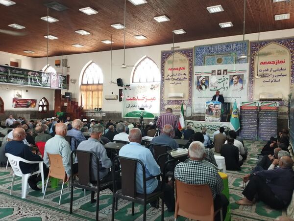 برپایی میز خدمت به‌مناسبت هفته دولت در میاندورود 