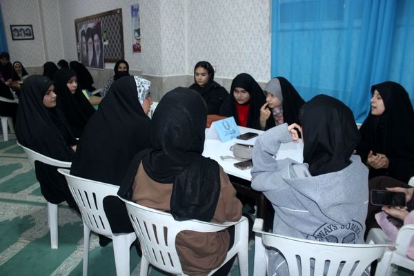پاتوق دختران نوجوان مبارز در سملقان 