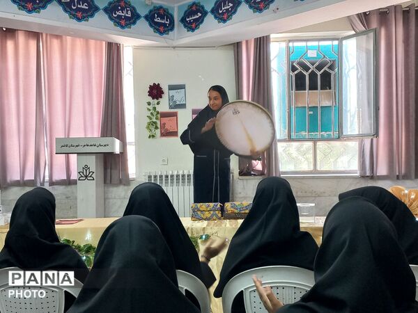 مراسم جشن ممتازین در دبیرستان شاهد هاجر کاشمر
