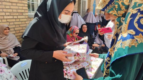 جشن روز معلم دبیرستان شهیده محبوبه دانش 